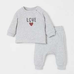 H&M set in soft cotton sweatshirt fabric